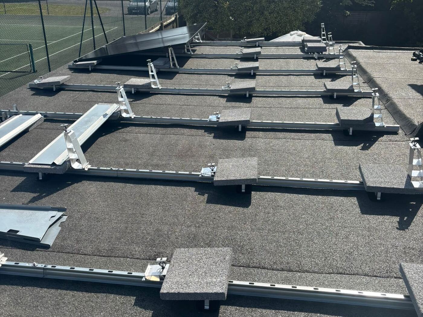 Flat roof mounting frame